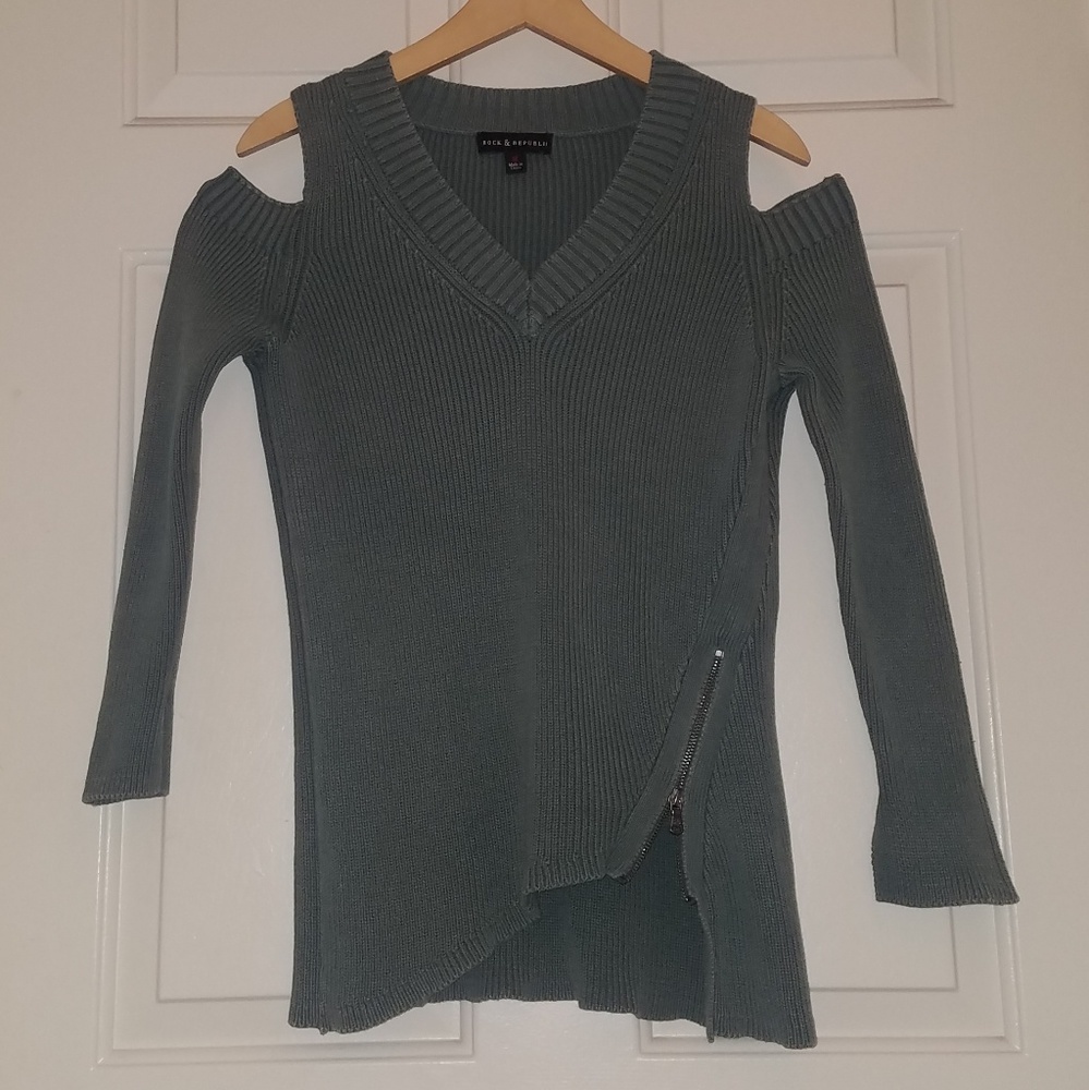 Rock & Republic cold shoulder top